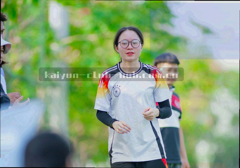 六步纵向流程的抽象示意图，节点之间以细线相连，末端收束为一份存档标记